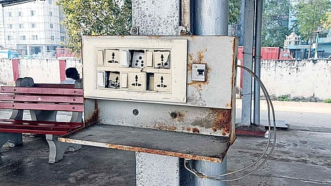 Mobile charging box in a dilapidated condition at a rail station