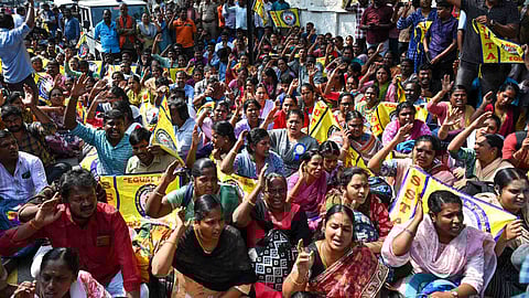 Hundreds of SSTA members detained on third day of protest