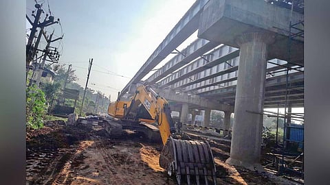Second span of the Road Over Bridge at the LC-2 railway gate