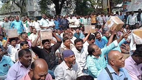 Tasmac employees protest at Ambattur