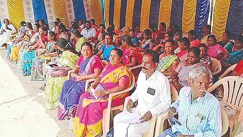 Representative Image of noon meal workers