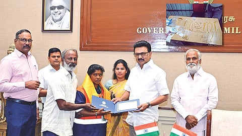 CM Stalin hands over Rs 1 lakh to Padma on Monday; (insert) Jewellery found at T Nagar