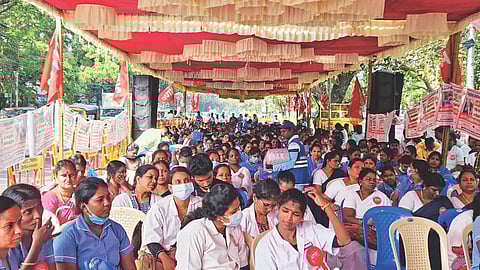 NULM and NUHM workers and support staff from all 15 zones
sitting for a one-day protest on Tuesday