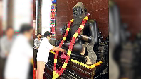 CM Stalin offers floral tribute to Tiruvalluvar