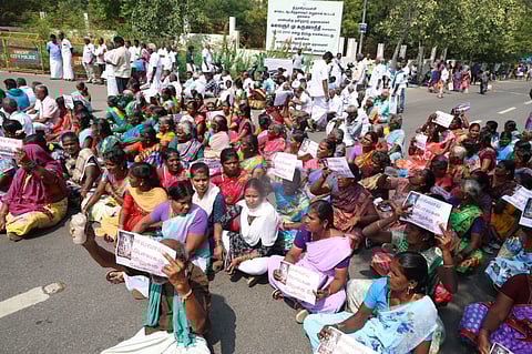 Residents of Malvai staging protest in Tiruchy on Monday
