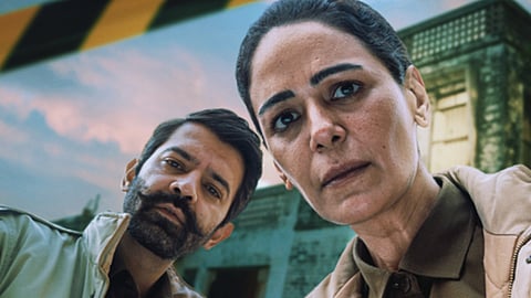 Barun Sobti and Mona Singh