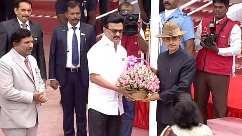 Governor RN Ravi unfurling the national flag at the official celebrations held on Kamaraj Salai in Chennai.