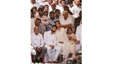 Maharashtra Deputy Chief Minister Ajit Pawar's wife Sunetra Pawar and son Jay Pawar during his funeral, at Baramati in Pune district, Thursday, Jan. 29, 2026