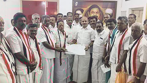 Supporters of O Panneerselvam joining AIADMK in Tiruchy on Saturday