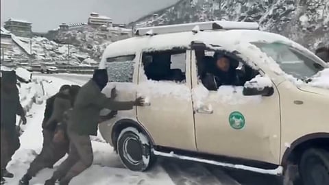 Heavy snowfall blocks road to Tsomgo Lake