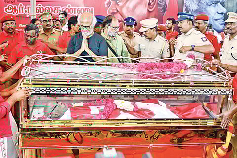 Actor Rajinikanth paying tributes to the mortal remains of
R Nallakannu in Chennai on Thursday