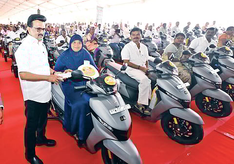 CM Stalin distributing vehicles to people