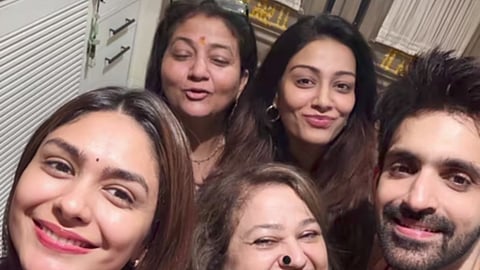 Murnal Thakur with Kumkum Bhagya team