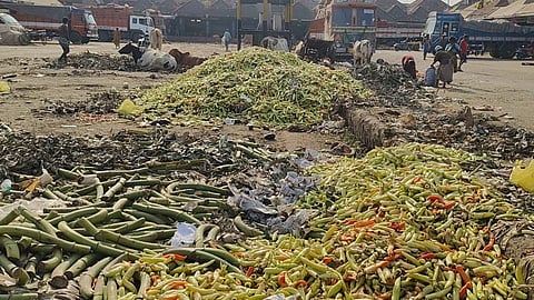 2,000 tonnes of vegetables go unsold at Koyambedu as eateries halt operations