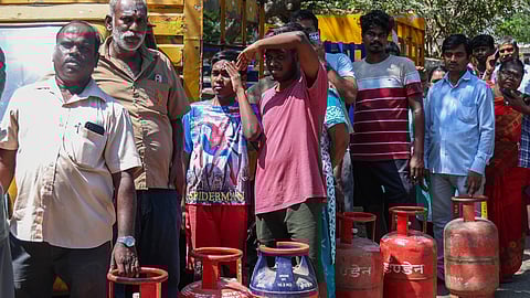 Uninterrupted LPG supply to households, no need for panic booking: Centre