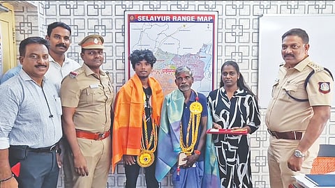 Murugan (centre) and son Srinivasan (second from left) handed over the valuables to Revathi at the Selaiyur police station on Wednesday