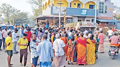 Residents of Vengadu village in Kancheepuram
arguing with police officials (file)