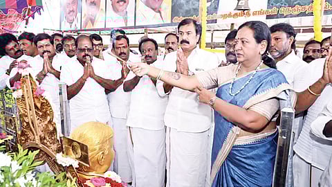 DMDK chief Premalatha with party functionaries at the party founder ‘Captain’ Vijayakant memorial in Koyambedu on Monday