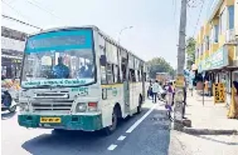 Chennai: Adambakkam commuters sweat as buses skip NGO Colony bus stop