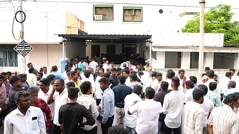 DMK cadres gathered in protest in front of MP SR Sivalingam’s house in Salem