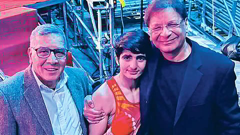 Minakshi Hooda (centre) after
winning gold in 48 kg