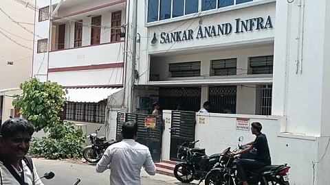 I-T raids close aides of DMK leader V Senthilbalaji in Karur on April 17