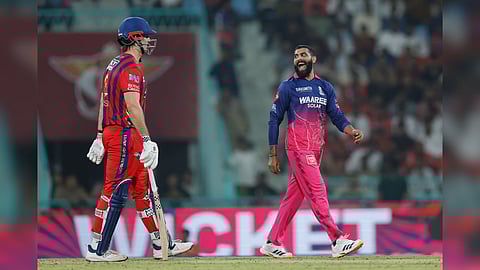 Ravindra Jadeja and Mitchell Marsh having a conversation during the match between RR and LSG