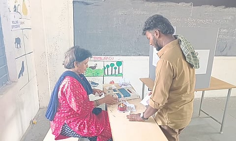 TN bus driver stops govt bus mid-route to vote