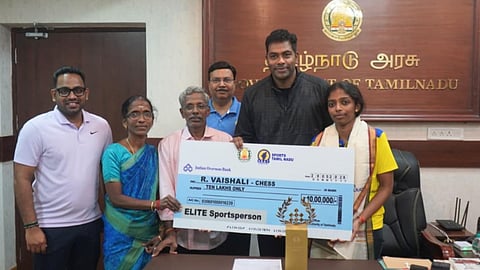 TN Sports Minister Aadhav gives Rs 10 lakh aid to GM Vaishali
