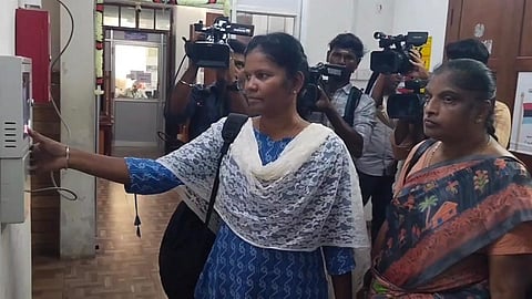 Biometric attendance made mandatory in Secretariat