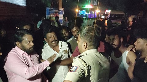 The protest was held on Sathiyamoorthy Nagar Main Road after a power outage lasting more than two hours affected Sathiyamoorthy Nagar and JJ Nagar in Vyasarpadi