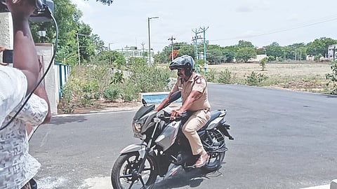 A police officer enters the PWD Circuit House in Karur to appear before the CBI team on Thursday