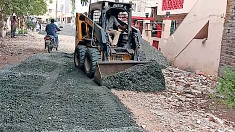 GCC workers filling gravel without removing the dumped
debris on 3rd street of Rajalakshmi Nagar in Pallikaranai