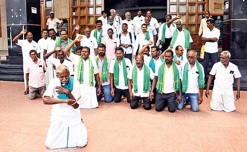 A farmer whips himself as others raise slogans over crop loan waiver on the Salem Collectorate premises, on Friday