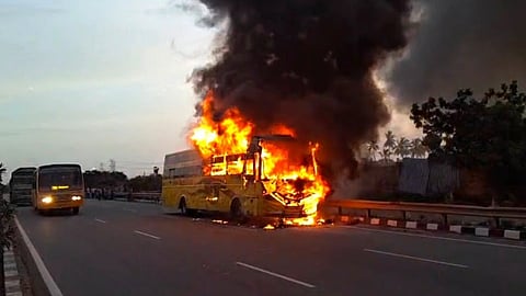 omnibus travelling from Vijayawada to Puducherry caught fire on the Chennai-Kolkata National Highway