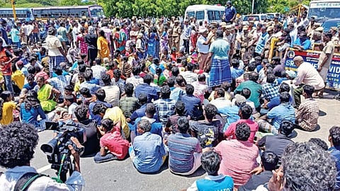 Police personnel and officials try to pacify residents protesting on Tiruchy-Chennai bypass on June 27