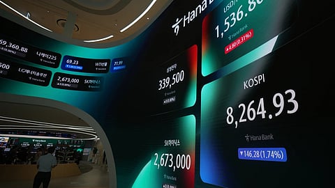 A huge screen shows KOSPI and the foreign exchange rate between U.S. dollar
