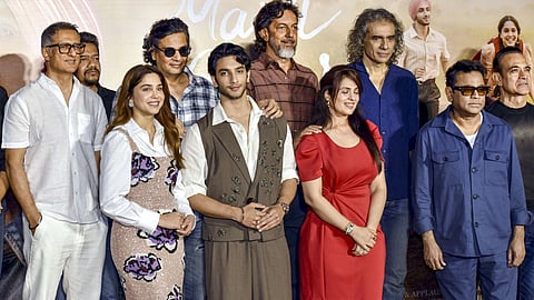 Main Wapas Aunga movie team during their promotions