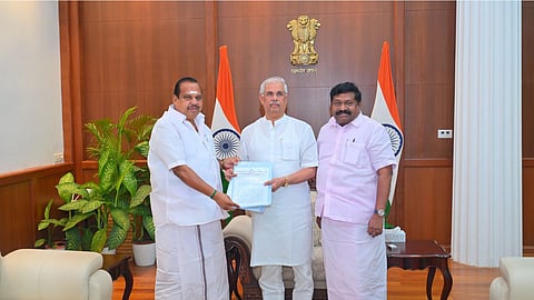 Agri Krishnamurthy with Governor Rajendra Vishwanath Arlekar