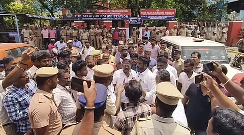 Protests by his family outside the Selaiyur police station