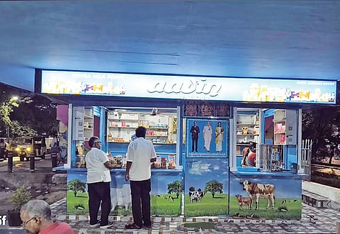 Aavin parlour