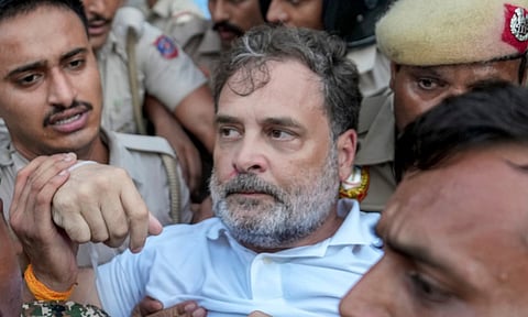 Delhi Police on Tuesday forcibly removed and detained Congress leaders Rahul Gandhi and Priyanka Gandhi Vadra