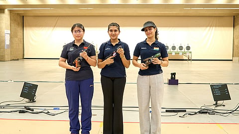 Esha Singh (center) Manu Bhaker (right)