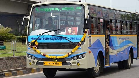 Tamil Nadu State Transport Corporation bus being operated in Vellore