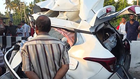 Car rams into parked lorry in Keralam’s Thrissur