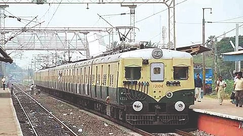 Tiruninravur railway station