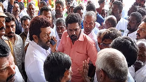 Public argue outside Kashi Viswanathar Temple over permission denied for cooking kadambam rice