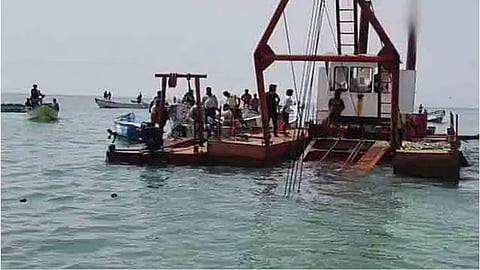 Thoothukudi fishermen stage sea blockade near VOC Port.