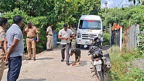 Police search team