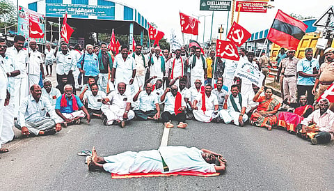 Farmers stage a road roko on the Tiruchy-Thanjavur stretch at Tiruverumbur on Wednesday